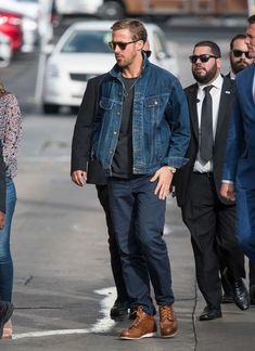 Levis Denim Jacket Outfit, Moc Toe Boots Men Outfit, Vintage Denim Jacket Outfit, Blue Jean Jacket Outfits, Ryan Gosling Style, Indigo Denim Jacket, Denim Outfit Men, Boots Men Outfit