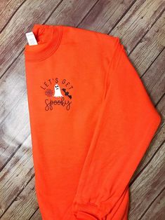 Fashion Quiz, Spooky Sweatshirt, Doc Martens Outfit, Tokyo Street Fashion, Pumpkin Sweatshirts, Hello Pumpkin, Halloween Sweater, Sweatshirt Halloween, Fall Halloween Decor