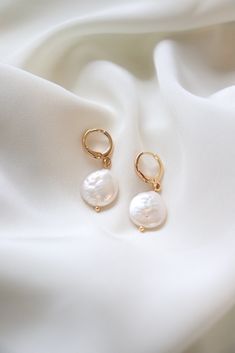 Our new Pearl Huggie Earrings have quickly become best sellers, they make great gifts and are so on trend. 18K gold plated hoop with natural pearl accent. Daisy Studs, Buy Pearls, Spike Earrings, Pearl Hoop Earrings, Natural Pearl, Huggie Earrings, Pearl Charms, Custom Necklace, Dainty Jewelry