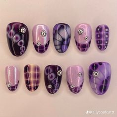 Cr in pic bb 🫶🏽🫶🏽 Blooming Gel Nails, Purple And Silver Nails, Blooming Gel, Punk Nails, Really Cute Nails, Pearl Nails, Black Nail