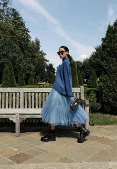 Tule Outfit, Blue Tulle Skirt Outfit, Tulle Maxi Skirt Outfit, Tule Skirt Outfit, Tulle Skirt Outfit Casual Street Style, Tulle Skirt Outfits Casual, Tutu Skirt Outfit, Tulle Outfit, Blue Tulle Skirt