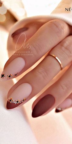 Nail Art For Professionals, Elegant Almond Nails Classy Short, Ring Finger Design Nails, Beige Nail Designs, Cute November Nails, Professional Nail Designs, Full Cover Nail Tips, Fake Nails Long, November Nails