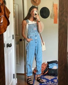 Granola Girl Overalls Outfit, Outfit Ideas Granola, Spring 2024 Outfits Trends, Overalls Summer Outfit, Maine Style Outfits, Pnw Summer Outfits, Salted Granola Girl Outfits, 90s Granola Fashion, 90s Mom Style