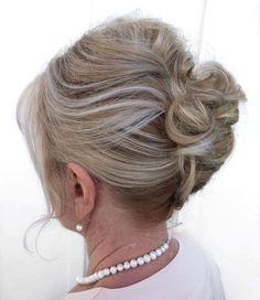 French Roll Updo, Mother Of The Bride Hairdos, Mother Of The Bride Hairstyles, Hairdo Wedding, Updos For Medium Length Hair, Mom Hairstyles