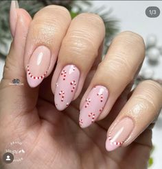 Christmas Manicures, Christmas Sweater Nails, Christmas Nail Ideas, Festive Nail Designs, Holiday Nails Christmas, Candy Cane Nails, Christmas Manicure, Neutral Christmas, Sweater Nails