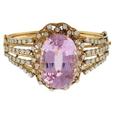 Experience the elegance of the Retro Era with this stunning cuff bracelet. Handcrafted from 14kt yellow gold, it features a magnificent oval faceted cut kunzite weighing 82.70 carats, surrounded by an additional 6.00 carats of G-I VS-I1 round cut diamonds. Luxurious and timeless, this cuff bracelet is a true work of art. 63 Grams, Certified Gold Globe, Diamond Cuff Bracelet, Vintage Cuff Bracelet, Retro Bracelet, Retro Era, Gold Bracelet Cuff, Gold Cuffs, Diamond Star, Akoya Pearls