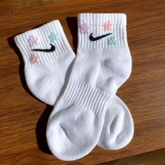 Elevate your sock game this season with our floral hand embroidered socks. These socks feature delicate pastel daisies, making them the perfect accessory for spring and summer. Whether treating yourself or someone special, these socks make a great gift. Choose from ankle (shown in listing photos) or crew length for a stylish addition to any outfit. See other listings for different colourways. Size Guide: US S = UK 3-5 US M = UK 5-8 US L = UK 8-11 Safe to machine wash at 30-40o but do not tumble Nike Crew Socks, Pretty Socks, Embroidered Socks, Funky Gifts, Trendy Socks, Nike Socks, Sock Game, Cute Nike Shoes, Cute Preppy Outfits