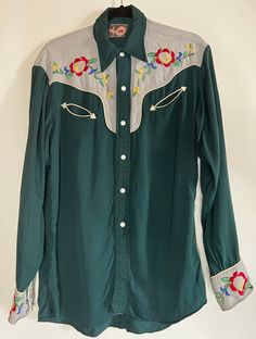 Vintage One O One 101 Western Green Pearl Snap Button Up Shirt Fit's Men's Size : Small Willing to Answer Any and All Questions about Items.  Please ask for measurements if not listed and you are unsure of he vintage fit and/or can not find size chart on google.  All Items Sold AS IS. No Refunds. No Returns. Note* Items are not laundered unless adopted personally before selling, to reduce costs & to help combat the ongoing drought in California. See Shop Policy for Details. For More Photos & Other Items Visit : DeadPeoplesShit.com Green Pearls, Vintage Fits, Mens Oxfords, Button Up Shirt, Snap Button, Mens Fitness, Button Downs, Favorite Outfit, Button Up Shirts