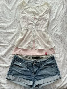 Summer Clothes Coquette, Coquette Style Summer, Casual Coquette Outfit Summer, 2000s Coquette Outfits, Coquette Summer Fits, Coquette Y2k Outfit, Coqquete Outfits Ideas, Cute Outfits Coquette, Y2k Coquette Outfits