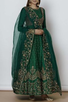 Shop for these amazing collections of Green Anarkali: Raw Silk;dupatta: Organza Round Embroidered Set For Women by Astha Narang online at Aza Fashions. Bridal Anarkali Suits, Orang India, Gaun Fashion, Designer Kurtis, Maria B, Pakistani Bridal Dresses, Indian Gowns, Embroidered Dupatta, Indian Dress