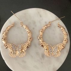 Earrings Any Questions Please Let Me Know No Stamp Latina Jewelry, Jewelry Hoop Earrings, Baublebar Earrings, Makeup Accesories, Earrings Butterfly, Link Earrings, Button Earrings, Crystal Chain, Brand Jewelry