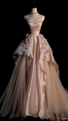 Library Hacks, Debut Gowns, Debut Dresses, Couture Wedding Dress, Yule Ball, Gowns Dresses Elegant, Dream Wedding Ideas Dresses, Prom Dress Inspiration, Pretty Prom Dresses