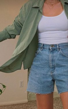 Outfit Con Short, Vintage Summer Outfits, Jean Short Outfits, Cute Modest Outfits, Oufits Casual, Modest Summer Outfits, Long Sleeve And Shorts, Looks Street Style, Outfits Verano