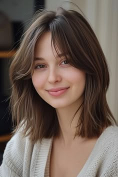 Cub Cut Frisur: 56+ Styles » Glocken Rock Frisur ✓ Stufen pony Frisur ✓ Mittellanger Long Bob ✓ Schulterlanger cub cut ✓ Mittellanger shag cut [ ➳ Jetzt inspirieren lassen! ] Women Long Bob Haircut, Face Framing Medium Length Hair, Long Bob Cut With Bangs, Girls Hair Cuts, Long Bob Bangs, Long Bob Cut, Kpop Short Hair, Hair Stages, Lob Hairstyles