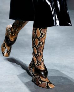 Follow Friday: @christopherkane Shoes Runway, Runway Inspiration, Christopher Kane, London Design, Style Trends, The London, Matching Dresses, Designer Fashion, Fashion Shoes