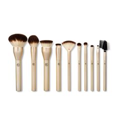 Revamp your getting-ready routine by adding the Essential Collection Complete Makeup Brush Set from Sonia Kashuk™ to your beauty arsenal. Each makeup brush in this 10-piece set is made with soft nylon bristles that let you apply powder and liquid products effortlessly while blending them for an airbrushed finish. Their black metal handles are easy to clean and grip, while the two-tone brown and white brush heads bring a chic look to any countertop or vanity. Whether you're channeling an all-natu Sonia Kashuk Brushes, Target Makeup, Complete Makeup, Sonia Kashuk, Best Makeup Brushes, Makeup Brush Set Professional, Professional Makeup Brushes, Contour Brush, Eyeliner Brush