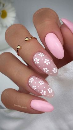 Quer dominar a arte das unhas de gel como uma verdadeira profissional? Clique no link Nail Board, Almond Acrylic Nails, Cute Gel Nails, Short Acrylic Nails Designs, Nails 2024, Pink Acrylic Nails, Gel Nail Designs