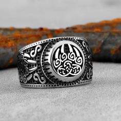 Imbued with the essence of the bear, this ring captures both the raw power and the keen intelligence the Vikings associated with this majestic beast. A symbol of strength, cunning, and ferocity, the bear claw emblem is a testament to the animal's revered place in Viking culture. Product details: Material: Stainless steel Free wooden gift box and jewelry bag included Free worldwide shipping Raven Ring, Viking Bear, Viking Rings, Nordic Fashion, Viking Raven, Ring Bear, Viking Culture, Claw Ring, Bear Claw