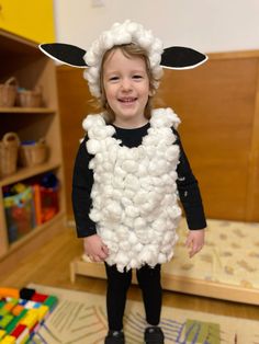 Farsangi bárányka jelmez Diy Sheep Costume Kids, Diy Sheep Costume, Sheep Costume, Christmas Drama, Lamb Costume, Sheep Costumes, Nativity Costumes, Christmas Pageant, Christmas Program