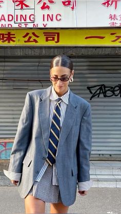 Layered Work Outfits, Woman Tie Outfit, Tie Outfit For Women, Tie Outfit, Blazer Street Style, Fashion Rules, Academia Style, Alternative Outfits