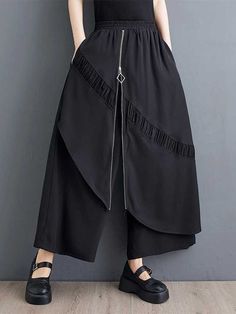 SkuCY-!163298Material< 30% Polyester , >70%Cotton StyleLoose , Wide Leg , Ninth Pants , High Waisted FeaturePockets , Pleated , Elasticity , Split-joint , Zipper OccasionCasual , Vintage , Leisure Fashion SeasonsSpring , Summer , Autumn TypePants , Culotte ColorBLACK,ARMY GREENSizeOne_size Please consult the size chart we provide for this item's measurements to help you decide which size to buy.Please note: There may be 1-3cm differ due to manual measurement.CMINCHWaistHipsBottom LengthLeg OpeningOne_size68-1161268876 Zipper Fashion Detail, High Waisted Loose Pants, Pants High Waisted, 20th Century Fashion, Culotte Pants, Black Army, Leisure Fashion, Daily Dress, Fashion Seasons