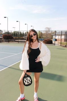 Our 'On the Go' cardigan in cream features an oversized drop shoulder fit, lantern sleeves, and exposed seam details. Model is wearing a small. Fits very oversized, can fit up to any size! Athletic Dress Outfit, Knit Cardigan Outfit, Outfit Sporty, Lounge Outfits, Bolero Cardigan, Athletic Dress, Cardigan Outfits, Cut Out Design, Lantern Sleeves