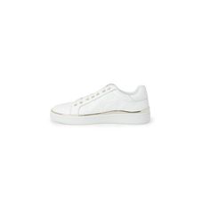 El estilo llamativo y la comodidad inigualable se unen en las zapatillas Guess para mujer. Imprescindibles para la temporada, estas zapatillas blancas para mujer presentan un diseño moderno y cordones de sujeción que proporcionan un ajuste seguro y un aspecto atemporal. ¡Deja una impresión inolvidable dondequiera que vayas!

 COMPOSICIÓN Y MATERIAL
 • Composición: -100% piel Sigue nuestro blog de zapatos para conocer las últimas tendencias en calzado de lujo, consejos de estilo y actualizaciones Guess Shoes Sneakers, Guess Sneakers, Lacoste Shoes, Guess Women, Branded Shoes, Sneakers Patterns, White Sneakers Women, Women Sneakers, Guess Shoes