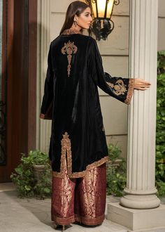 Velvet Shirts Pakistani, Velvet Black Suit, Velvet Jacket Outfit, Marori Work, Velvet Shirts, Pakistani Winter Dresses, Suit Pattern