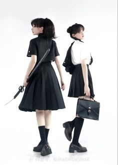 Black Setup, Pose Mannequin, Twin Outfits, Skirt Pleated, Pleated Blouse, Fashion Design Drawings, Japanese Street Fashion