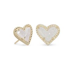 A new silhouette from Kendra Scott, these Ari Heart stud earrings will add a touch of romance to your everyday look. These sparkling earrings boast a heart shape with iridescent drusy surrounded by an etched frame. This glistening design is 14k gold-plated over brass and measures 0.49" in length and 0.57" in width and secures with post back closures. Old Jewelry Box, Tech Accessories Gadgets, Dune Jewelry, Preppy Jewelry, Matter Of Time, Kendra Scott Earrings, Heart Stud Earrings, Earrings Metal, Gold Stud Earrings