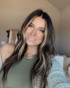 Mood Happy, Hair Color Streaks, Money Piece, Gorgeous Hair Color, Dark Hair With Highlights, Penteado Cabelo Curto