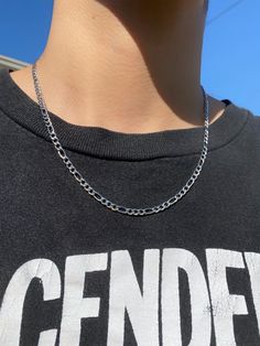 Chain Aesthetic Men, Boy Jewelry Aesthetic, Boys Necklaces, Mens Silver Chain Necklace, Top Watches For Men, Chains Aesthetic, Wire Choker Necklace, Boys Necklace, Figaro Necklace