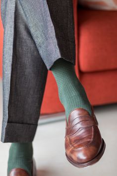 Socks With Shoes, Old Man Fashion, Classy Streetwear, Charming Man, Wear Store, Brown Shoe, Classic Outfits, Mix And Match