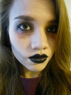 Easy Zombie Makeup That You Can Do With Products You Already Own (Braaaaaiiinnnss Sold Seperately) | Bustle Diy Zombie Makeup Tutorial, Easy Zombie Makeup, Zombie Makeup Diy, Zombie Makeup Easy, Zombie Make Up, Zombie Makeup Tutorials