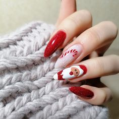 Simple Nails Cute, Snowflake Christmas Nails, Cute And Easy Nails, Christmas Nails Snowflake, French Manicure Glitter, White Christmas Nails, Almond Acrylic Nails Designs, Winter Nail Ideas, New Years Nail Designs