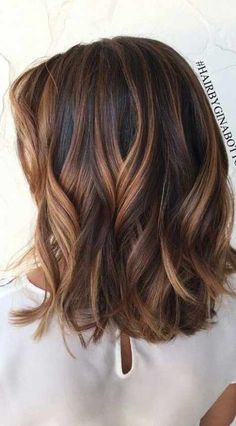 brown hair 35 Short Chocolate Brown Hair Color Ideas to Try Right Now - Wass Sell brown hair Hair Color Ideas For Brunettes Short, Diy Balayage, Chocolate Brown Hair Color, Chocolate Brown Hair, Shorter Hair, Nice Hair, Caramel Highlights, Hair Help, Winter Hair Color