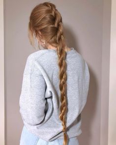 Edgy Long Hair, Super Easy Hairstyles, Chica Cool, Hair Mistakes, Pose Fotografi, Romantic Fantasy, Super Long Hair, Very Long Hair, Long Hair Girl