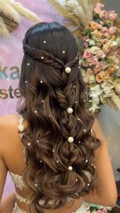 Hairstyles With Gowns Indian, Wedding Hairdos, Hairstyle Indian, Butterfly Hairstyle, Mehndi Hairstyles, Hair Style On Saree, Hair Style Vedio, Engagement Hairstyles, Easy Hairstyles For Thick Hair