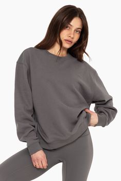 Achieve effortless style with our Unisex Crewneck in Graphite. This classic crewneck boasts drop shoulders, an oversized fit, and a timeless crew neckline. Embroidered with the SET logo on the upper left chest, it adds a stylish accent to your everyday look. Everyday Boxy Fit Crew Sweater, Gray Crew Neck Sweats For Everyday, Essential Crew Neck Sweatshirt For Fall, Essential Fall Crew Neck Sweatshirt, Essential Relaxed Fit Sweatshirt For Fall, Essential Long Sleeve Sweatshirt For Fall, Essential Long Sleeve Relaxed Fit Sweatshirt, Set Active, Everyday Look