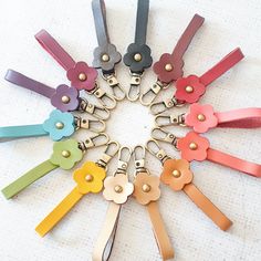 a bunch of keys are arranged in the shape of a flower on a white surface