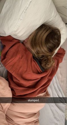 Sleeping With Friends Aesthetic, Bedroom Pics With Friends, Girl In Bedroom Snaps, Sleeping Girl Snaps, Girl In Bedroom Sleeping, Pretty Blonde Hair, Hairstyle Examples, Best Friend Pictures, Friend Photoshoot