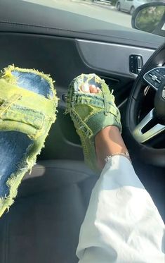 Denim Diy Clothes, Denim Slides, Diy Sandals, Best Slippers, Diy Slippers, Concept Clothing