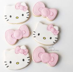 hello kitty cookies with pink bows on them