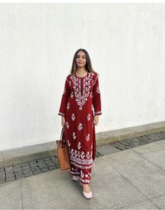 Salwar Suit Neck Designs, Suit Neck Designs, Chicken Kari, Kurti Styles, Different Types Of Dresses, Cotton Anarkali, Eid Outfits, Desi Wear