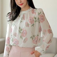 Floral Blouse Outfit, Chiffon Blouses Designs, Fancy Shirt, Floral Chiffon Blouse, Fancy Tops, Elegant Blouse Designs