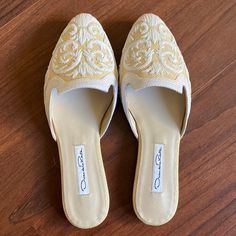 Never Use Elegant White Slip-on Sandals, White Slip-on Closed Toe Sandals, White Slip-on Synthetic Flats, White Synthetic Slip-on Flats, Cream Closed Toe Synthetic Flats, White Slip-on Flats With Removable Insole, White Synthetic Flats With Removable Insole, White Flats With Removable Insole, White Slip-on Flats With Almond Toe