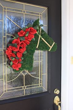 Diy Horse Head, Derby Wreath, Kentucky Derby Decor, Kentucky Derby Party Ideas Decoration, Kentucky Derby Decorations, Kentucky Derby Party Outfit, Kentucky Derby Party Games, Kentucky Derby Themed Party, Derby Party Food