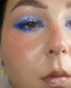 White And Blue Eye Makeup, Blue Iridescent Eye Makeup, Northern Lights Makeup, Space Eye Makeup, Space Eyeshadow, Funky Makeup, Simple Makeup Tips, Magical Makeup