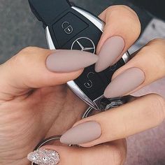 20 Fall Matte Nail Ideas 2024: Designs, Colors, and Trends for Short, Almond, and Coffin Shapes Ongles Beiges, Nagellack Trends, Long Lasting Nail Polish, Matte Nails Design, Classy Acrylic Nails, Super Nails, Diy Nail Designs, Nail Designs Glitter, Neutral Nails