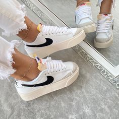 Linen Pants Style, White Tennis Shoes, Kicks Shoes, Shoes Sneakers Jordans, Cute Sneakers, Fresh Shoes